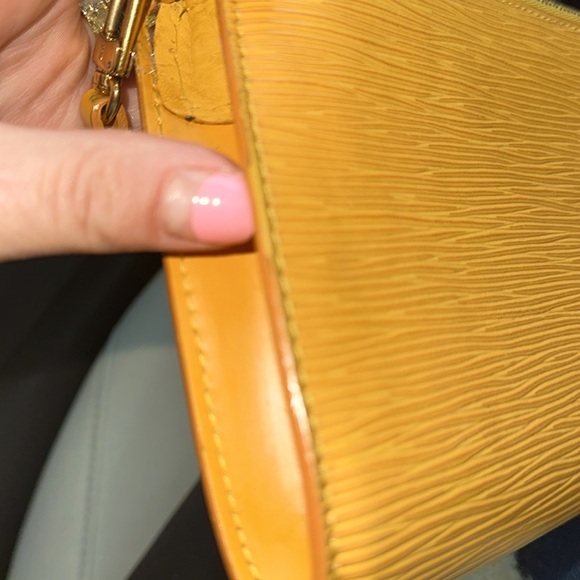 Louis Vuitton Epi Leather Pouchette - Picture 10 of 17